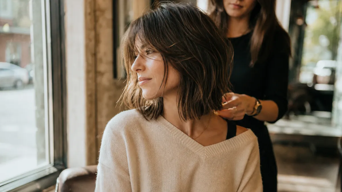 Dégradé effilé mi-court femme : la coupe tendance de 2026